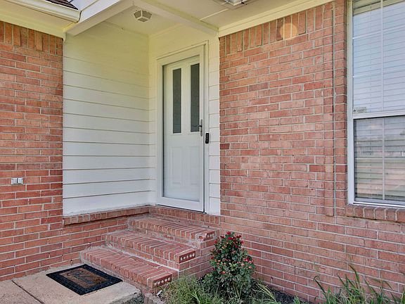 3rd image of 22 Kingston Ave