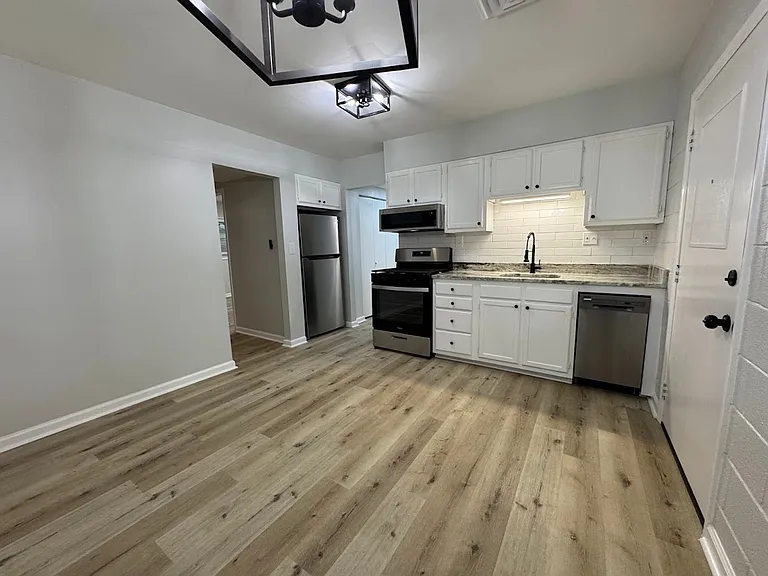 2205 Hathaway Dr — Photo 4