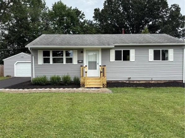 916 Waugh Dr, Hubbard, OH 44425