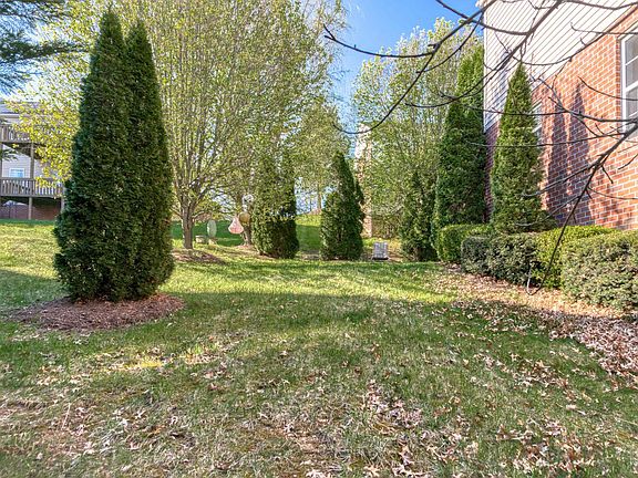 5th image of 450 Oak Tree Blvd