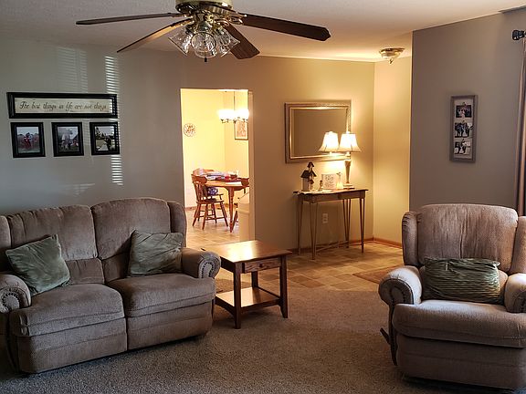 3rd image of 627 Elaine Dr
