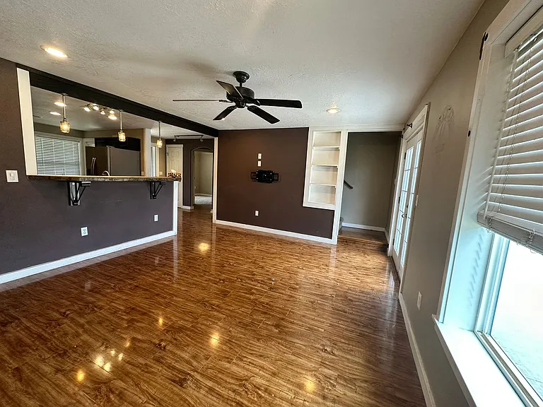 4063 Alameda Ave NE — Photo 7