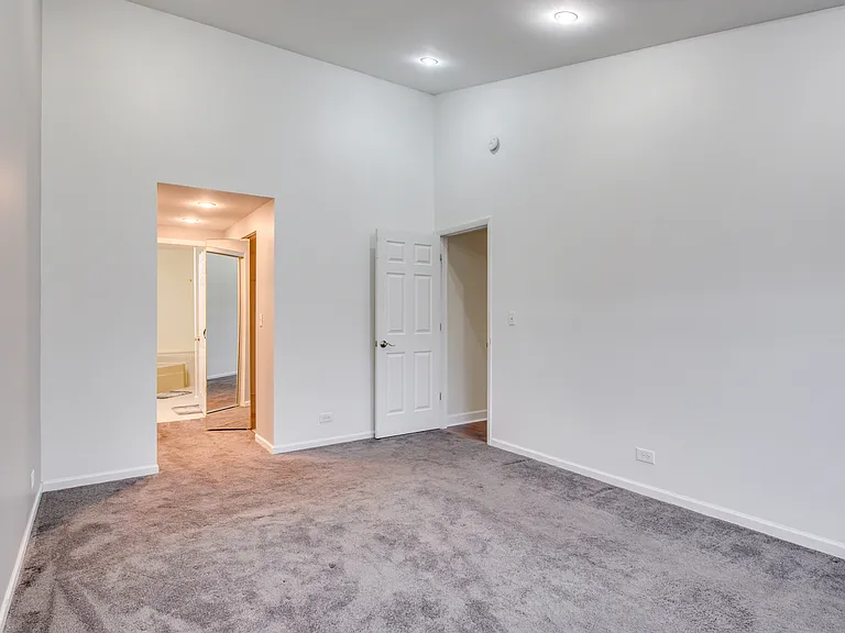 1829 Quaker Hollow Ln #1829 — Photo 7