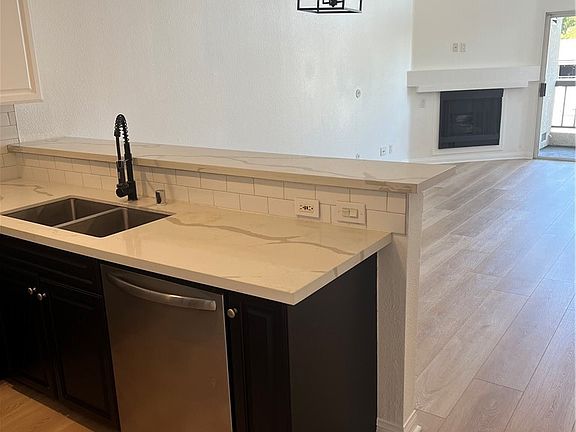 5th image of 5550 Owensmouth Ave APT 317