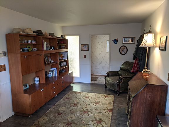 2nd image of 1003 Emerald Ln