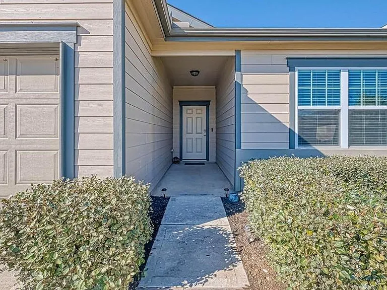 10133 Pappas Dr — Photo 2