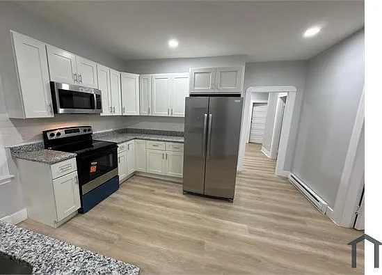 4 bed, 1300 sqft, $2,650 — Photo 4