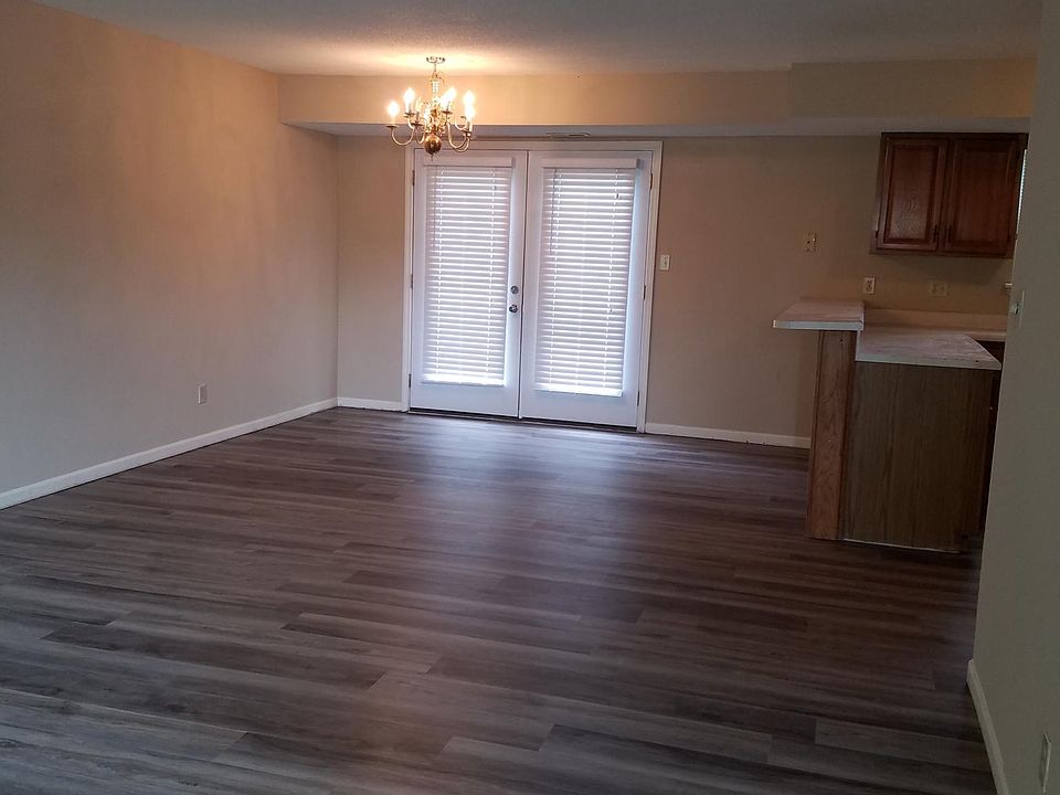 2nd image of 1914 Waverly Ct