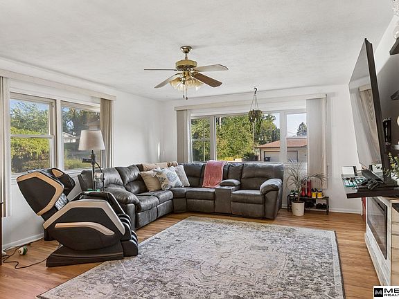 4th image of 6124 Jaynes St