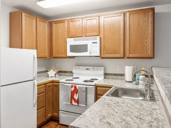 Atrium Suites - 2 BR/2 BA & 3 BR/3 BA