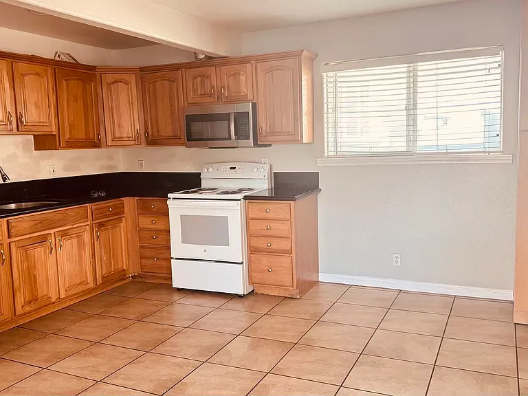 361 Willow St #4 — Photo 4
