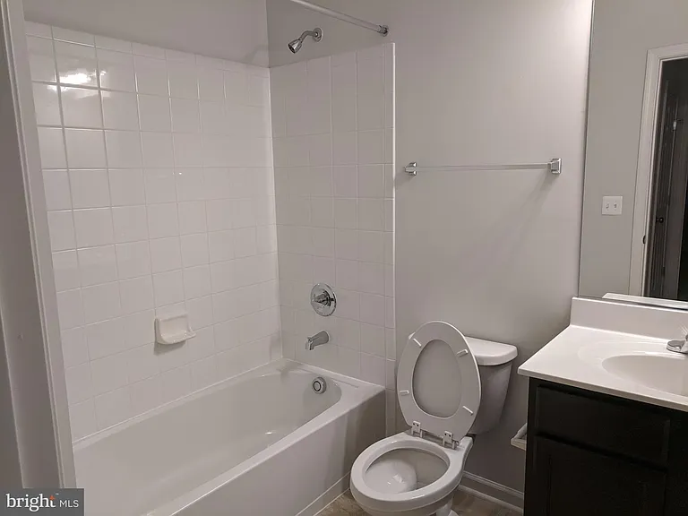 224 Parkland Dr — Photo 25