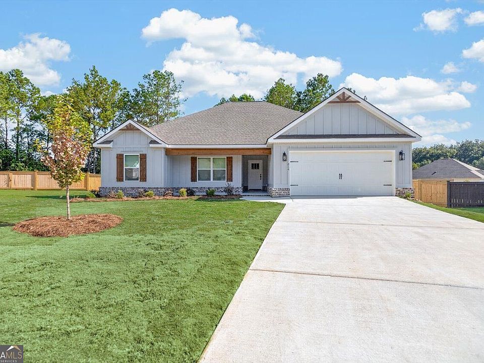 1st image of 214 Hampton Chase