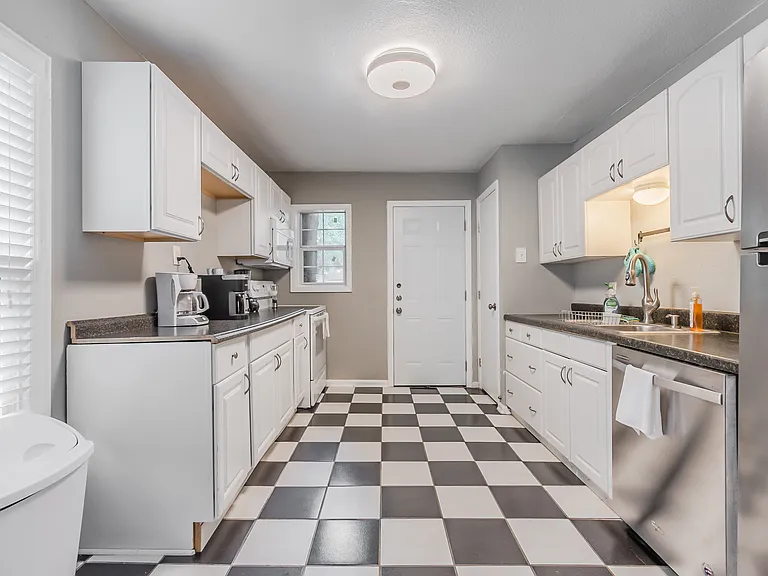3225 Merida Ave — Photo 5
