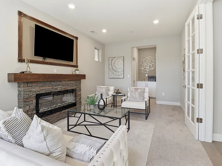 1626 California Cir — Photo 3