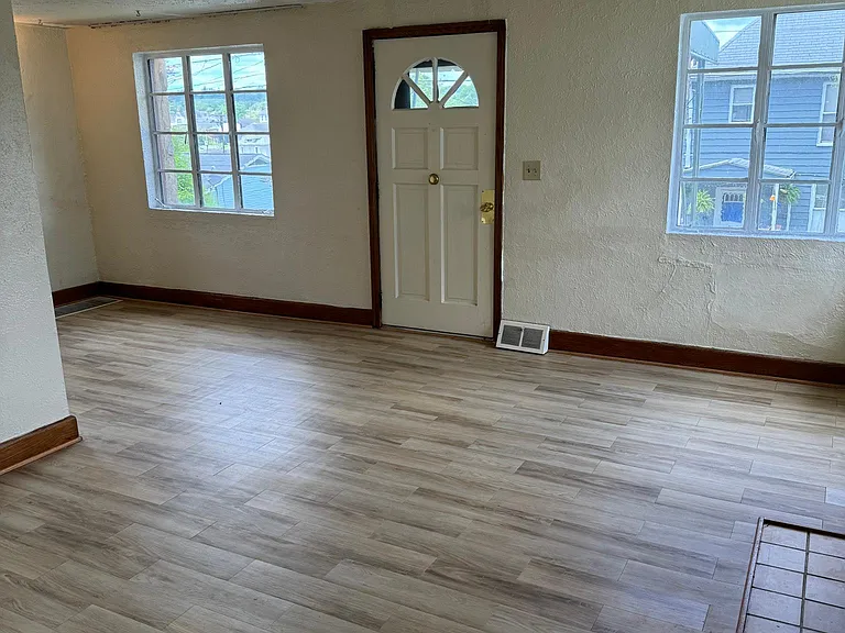 807 Potomac Ave — Photo 18