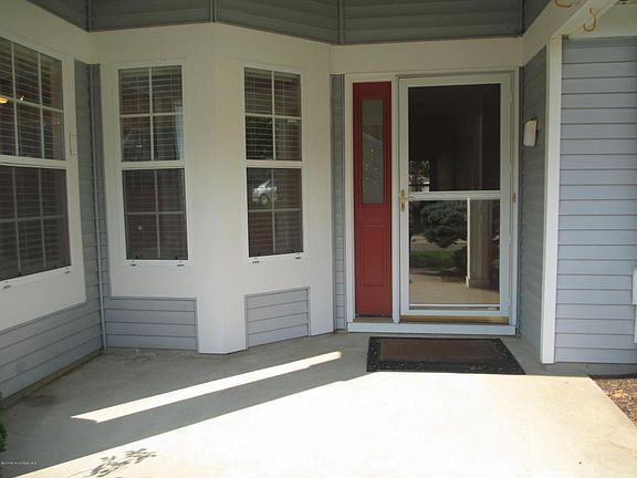 3rd image of 1223B Thornbury Ln