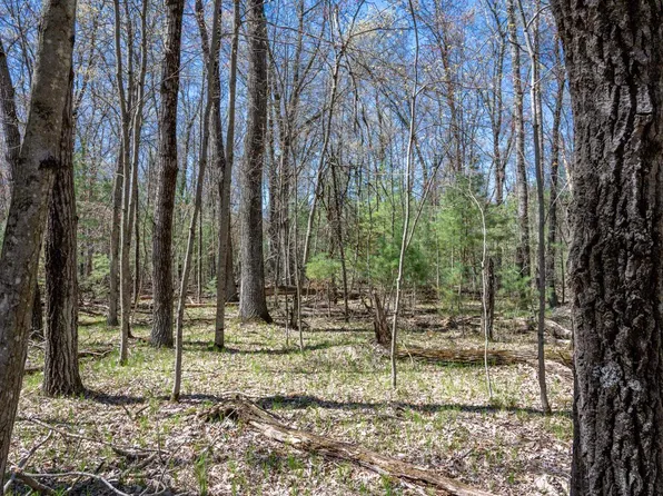 607 Badger Drive #13, Hancock, WI 54943