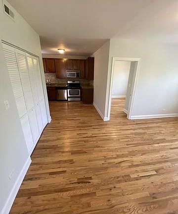 4th image of 6317 N Sacramento Ave APT 3W