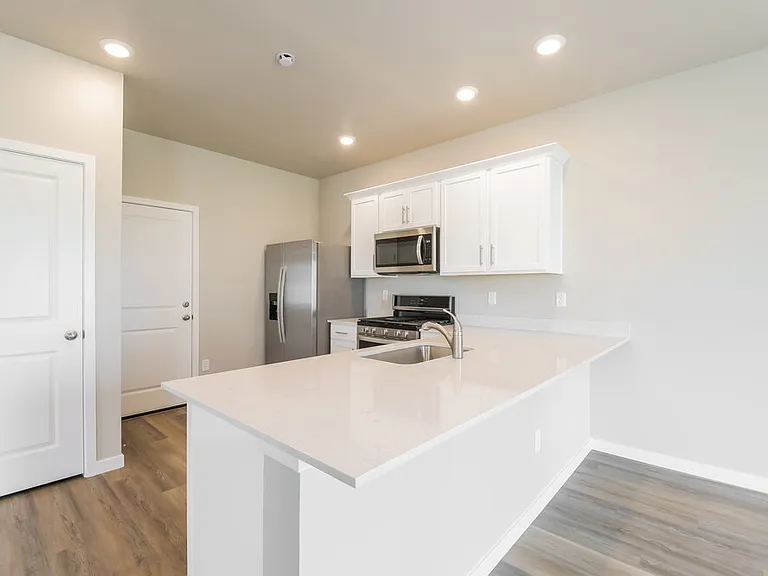 7405 Crystal Ave — Photo 10