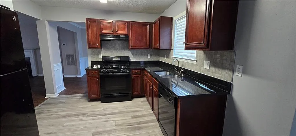 4 bed, 2.5 bath, 2011 sqft, $2,350 — Photo 4