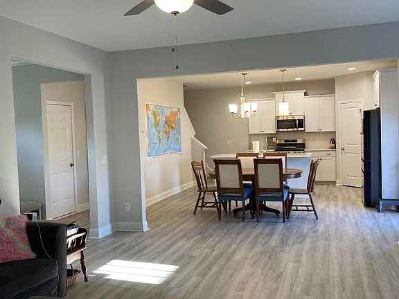 3rd image of 87 Sun Meadow Circle