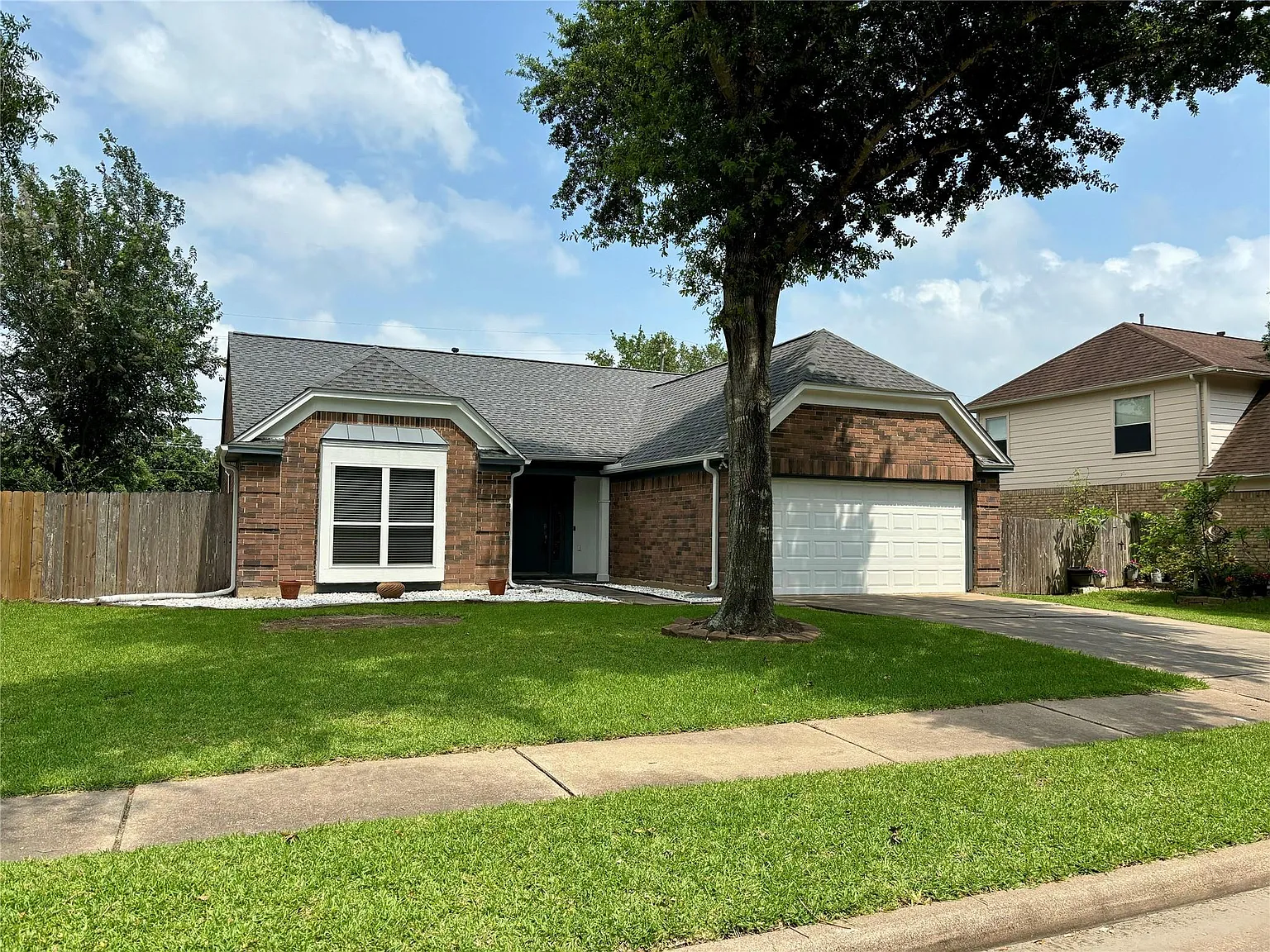 3 bed, 2.0 bath, 1708 sqft, $2,400 — Photo 1