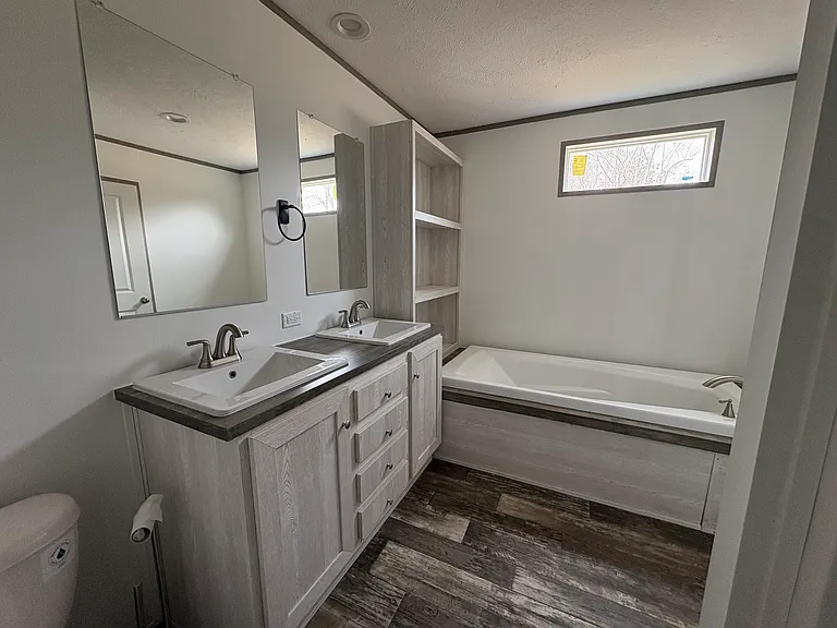 1438 Nathan Dr — Photo 7