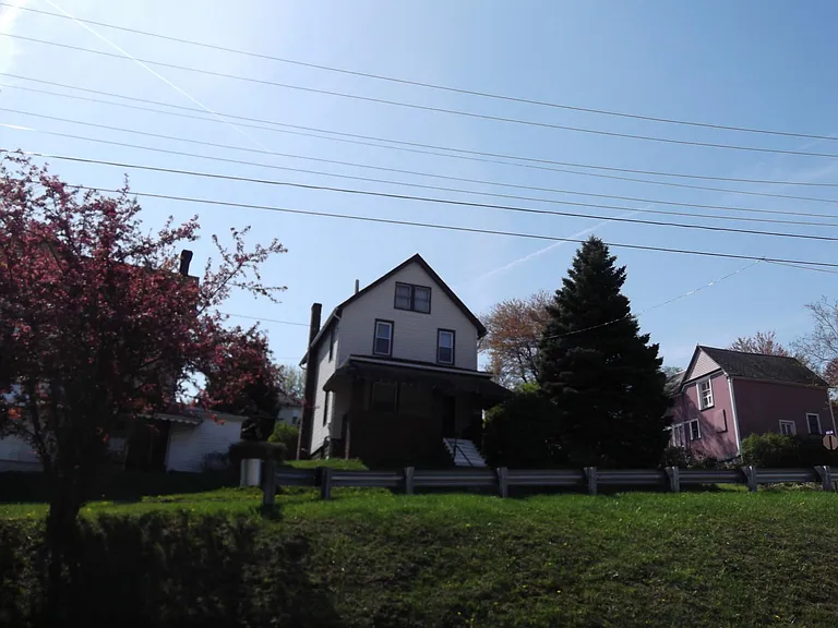 107 Glenn Ave — Photo 1