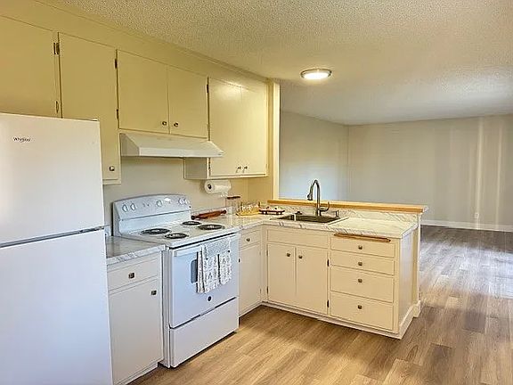 3rd image of 650 Corcoran Ave #10