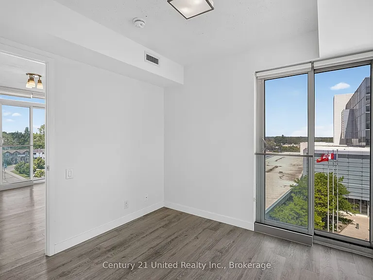 100 Bond St E #606 — Photo 11