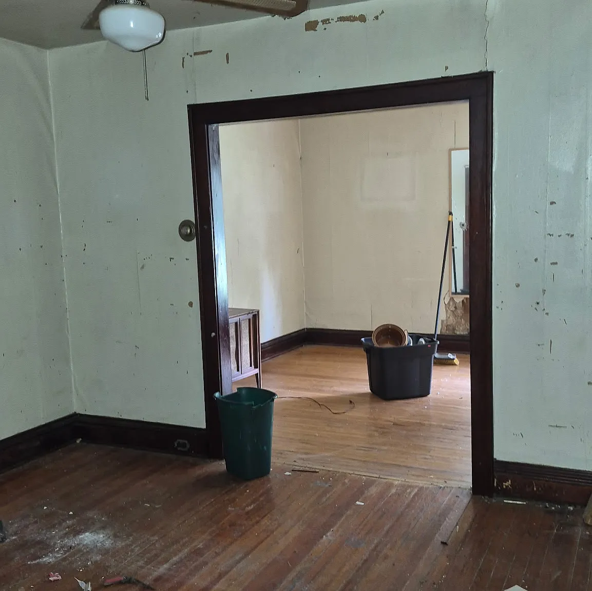 2 bed, 1000 sqft, $1,100 — Photo 2
