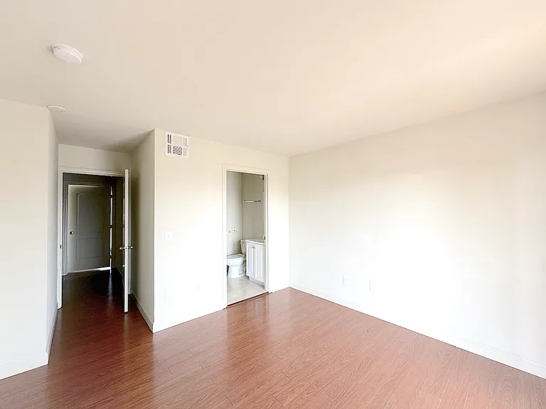 4629 Prospect Ave #3 — Photo 7