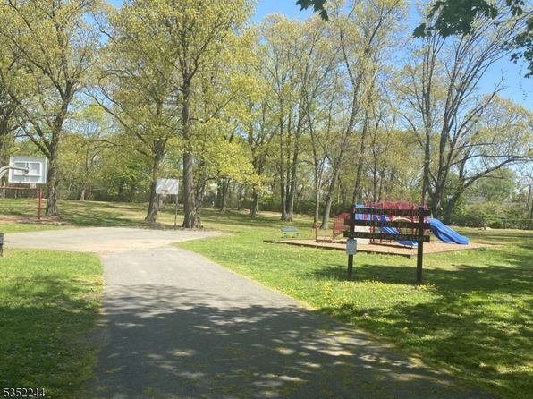 189 Knollwood Ter, Clifton City, NJ 07012