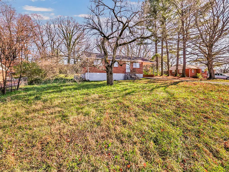 124 Yorktown Rd — Photo 22