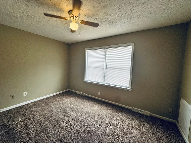 1450 Ashbourne Dr — Photo 6