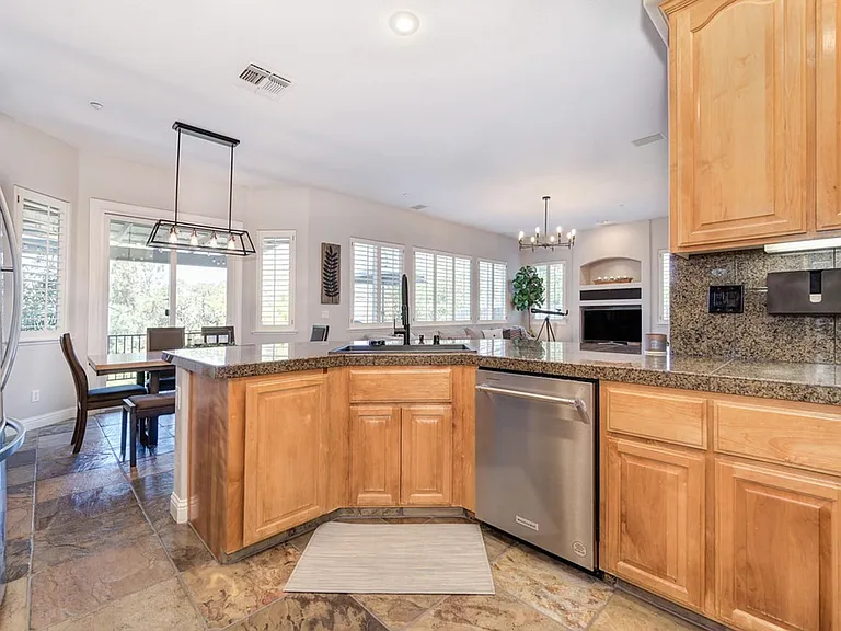 7029 Pembroke Way — Photo 35