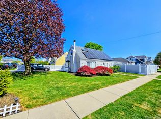27 Spruce Street, Hicksville, NY 11801