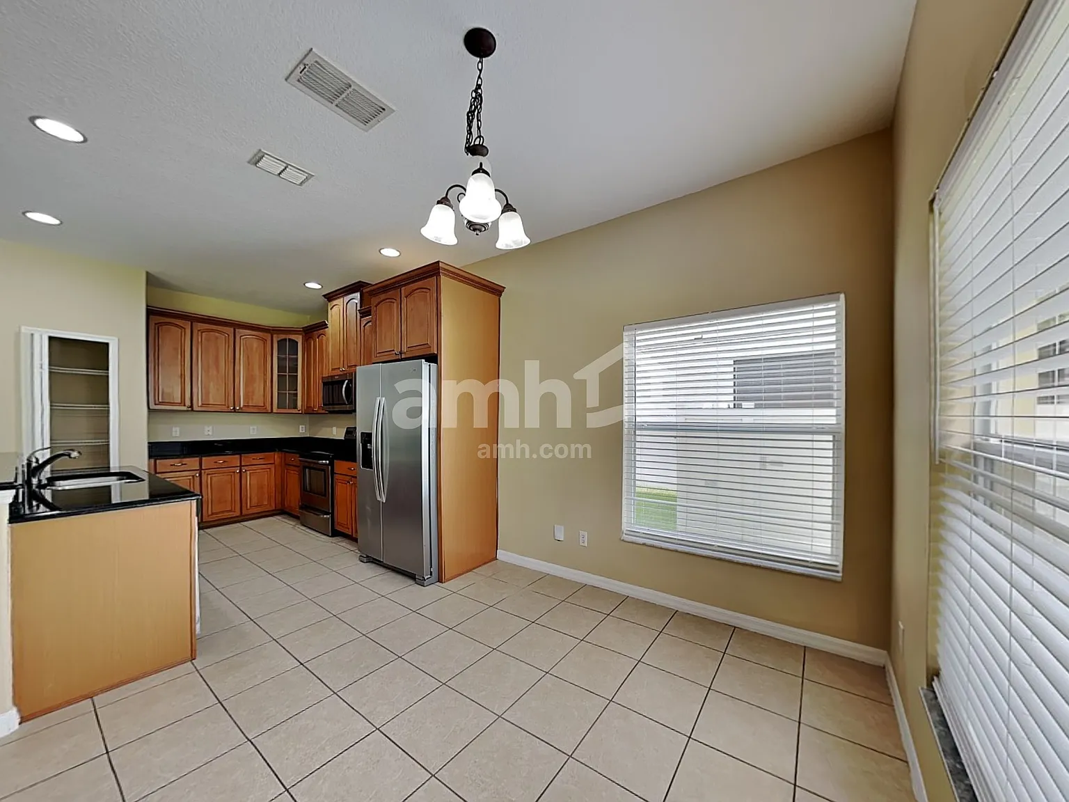4 bed, 3.0 bath, 2476 sqft, $2,905 — Photo 3