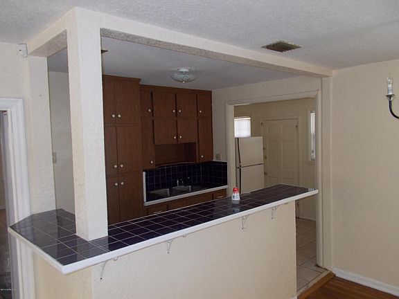 2nd image of 453 W 65th St