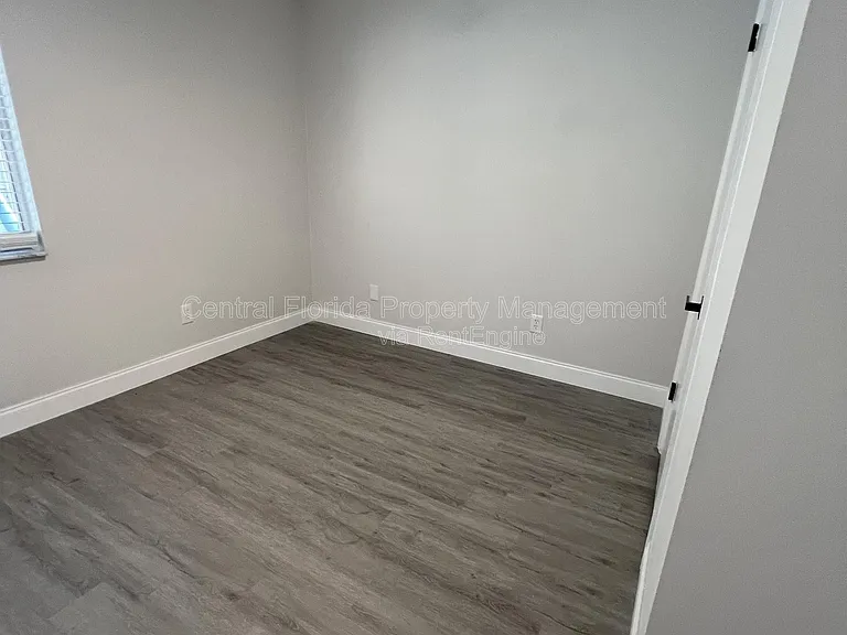 914 Robinhood Ct — Photo 23
