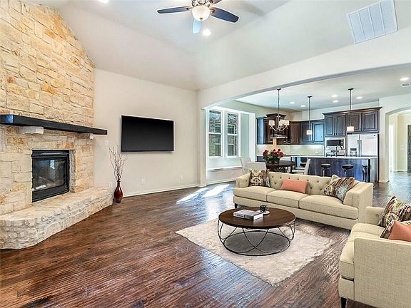 4th image of 5620 Grove Cove Dr