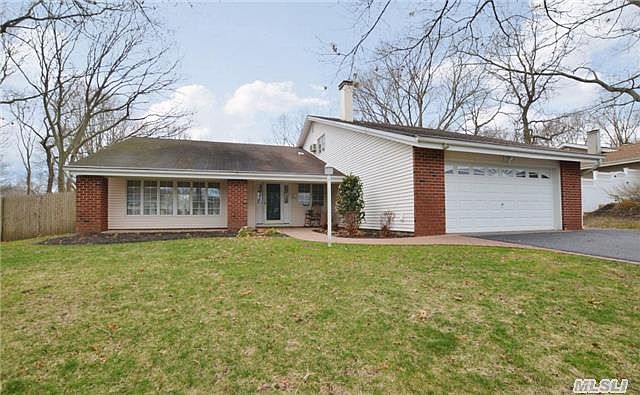 1st image of 6 Melissa Dr