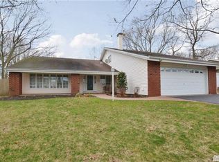 6 Melissa Dr, Farmingville, NY 11738