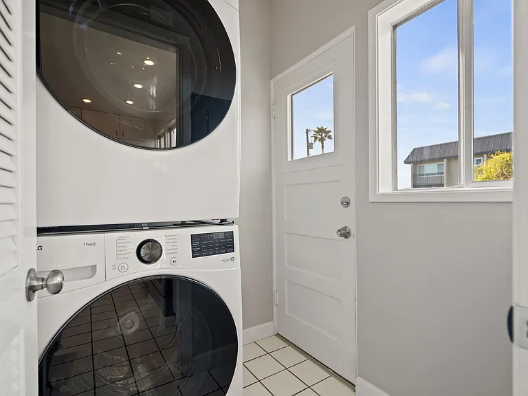 1703 E Cliff Dr #4 — Photo 17