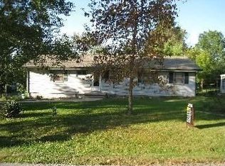 8402 Lavern Rd, Pleasant Valley, MO 64068