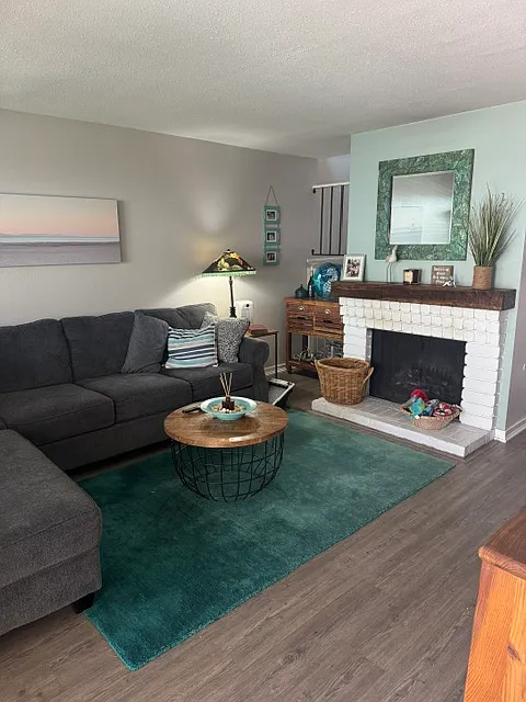 470 Las Palomas Dr — Photo 3