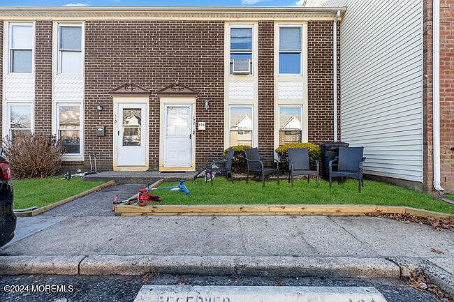 1st image of 108 Stratford Place