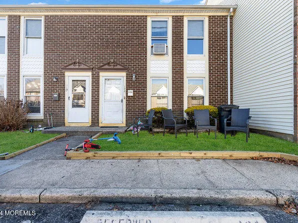 108 Stratford Place, Lakewood, NJ 08701