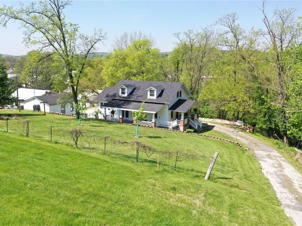 118 E 8th St, Hermann, MO 65041